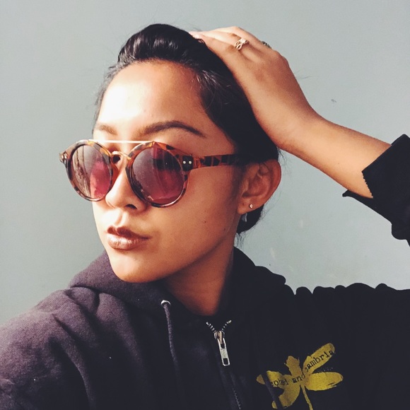 Vintage Leopard Sunglasses - Picture 2 of 5